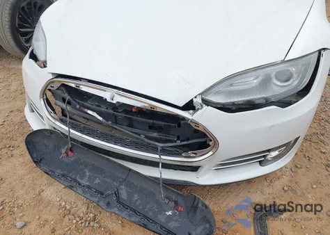 2013 Tesla Model S Performance z USA, uszkodzony, nr VIN 5YJSA1DP0DFP21946